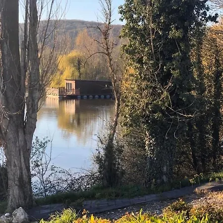 Flottantes Et Au Fil De L'eau *
