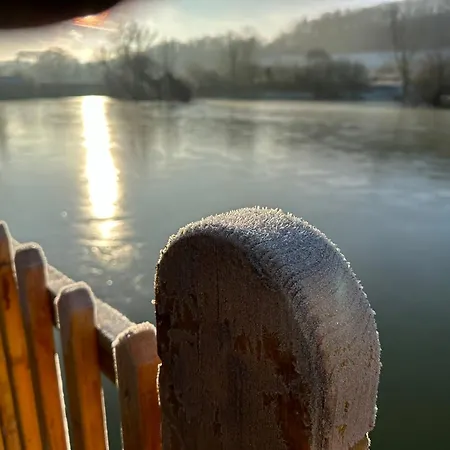 Flottantes Et Au Fil De L'eau 펜션 *