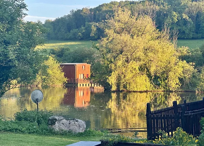 Holiday home Flottantes Et Au Fil De L'eau