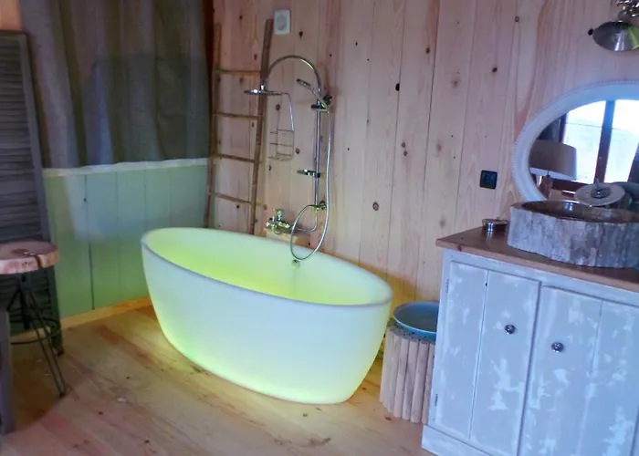 Flottantes Et Au Fil De L'eau *